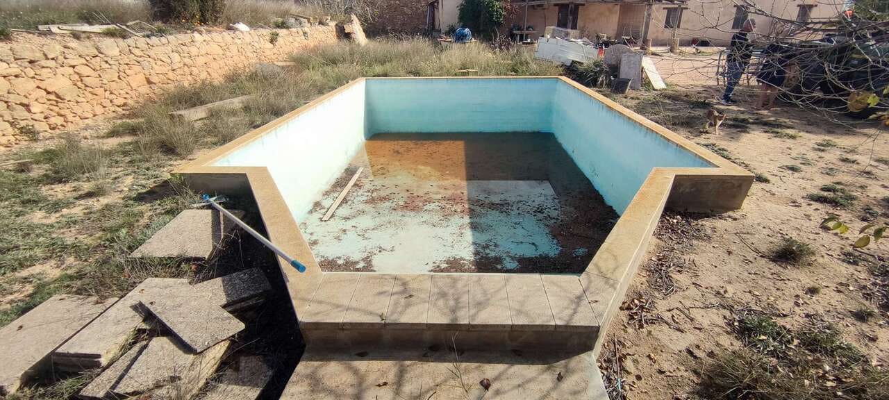 4 soveværelse Finca/Landehus til salg i Pinoso med swimmingpool - € 179.500 (Ref: 8860378)