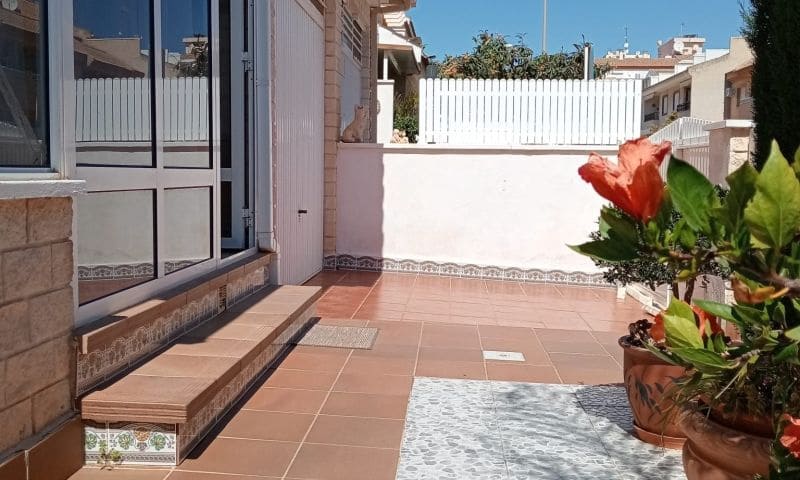 4 bedroom Villa for sale in Pilar de la Horadada with garage - € 295,000 (Ref: 8981369)