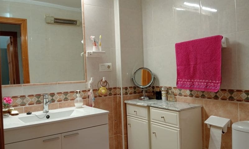 4 bedroom Villa for sale in Pilar de la Horadada with garage - € 295,000 (Ref: 8981369)