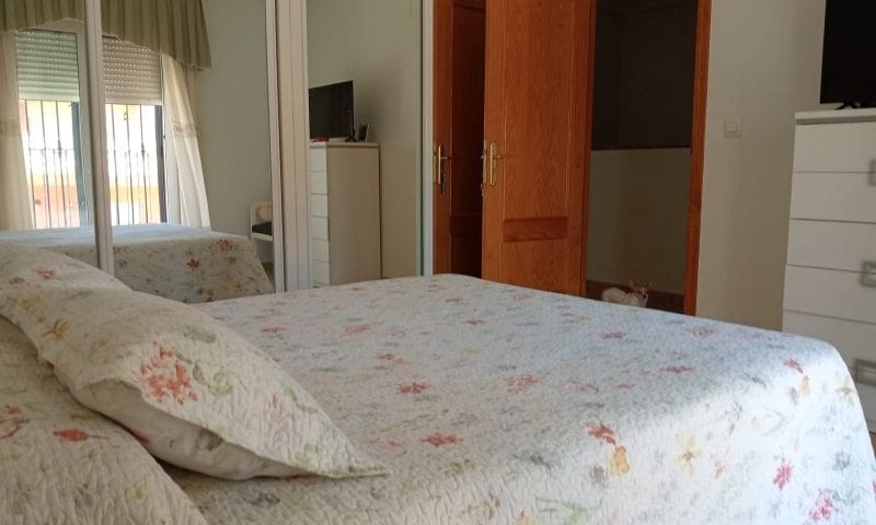 4 bedroom Villa for sale in Pilar de la Horadada with garage - € 295,000 (Ref: 8981369)