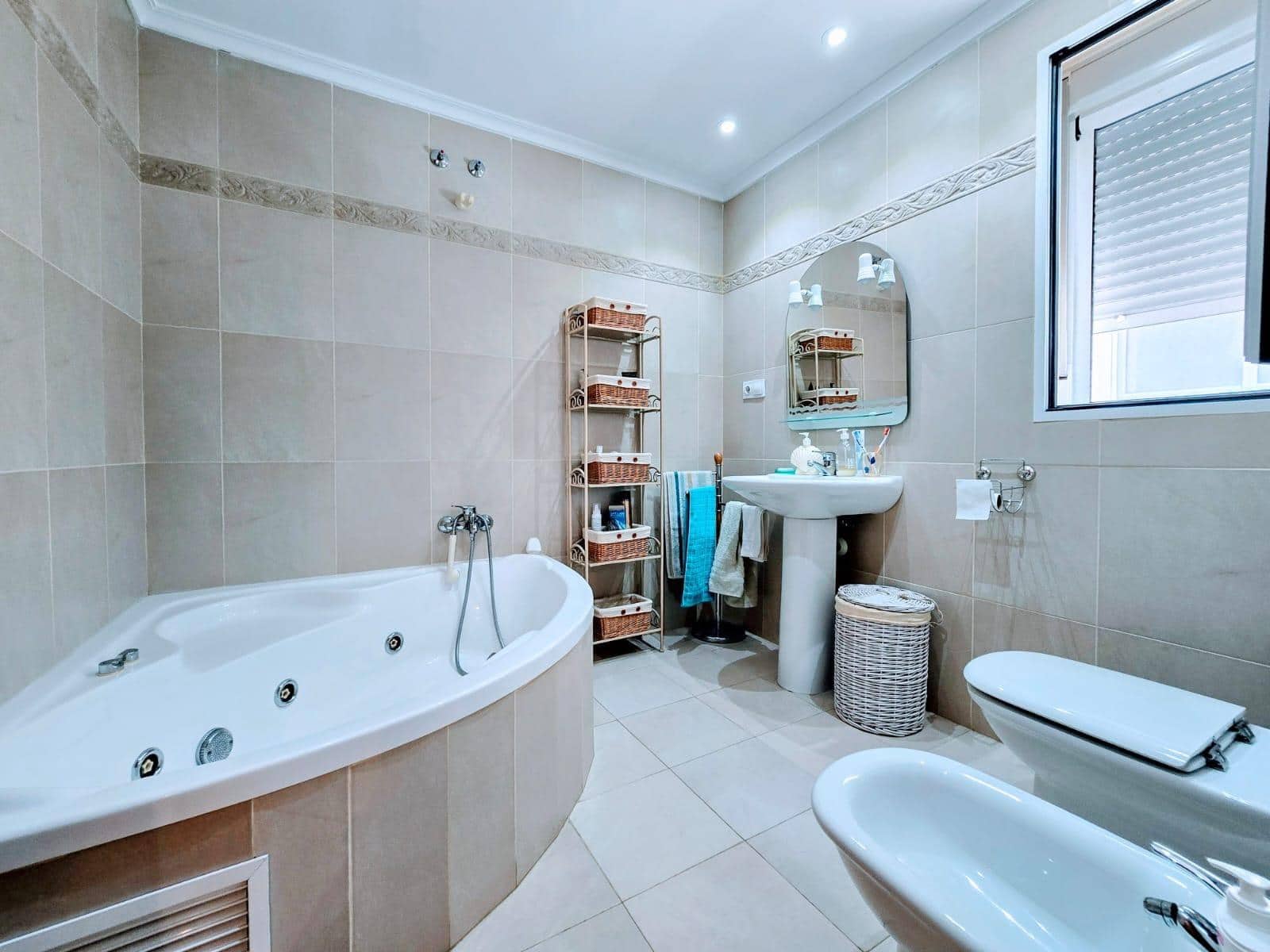 4 bedroom Townhouse for sale in Aspe with garage - € 278,100 (Ref: 9143905)