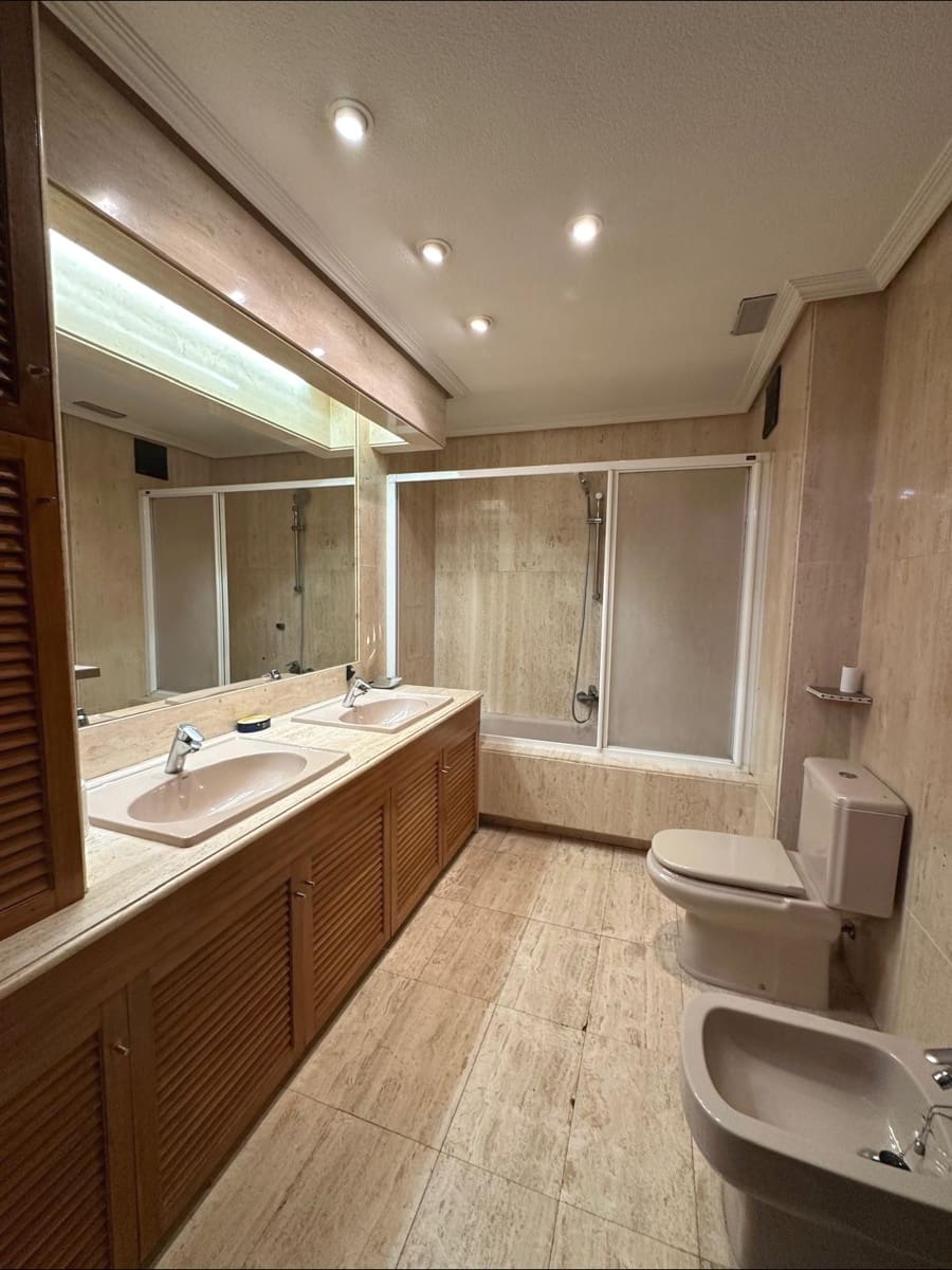 6 soveværelse Byhus til salg i Novelda med swimmingpool garage - € 435.000 (Ref: 9230982)