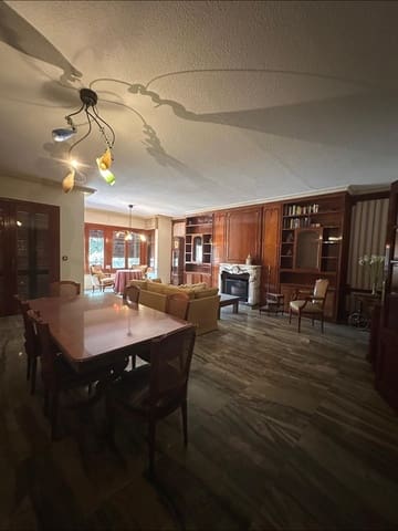 6 bedroom Townhouse for sale in Novelda with pool garage - € 435,000 (Ref: 9230982)