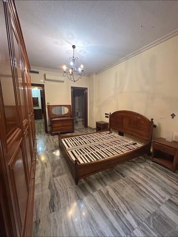 6 bedroom Townhouse for sale in Novelda with pool garage - € 435,000 (Ref: 9230982)