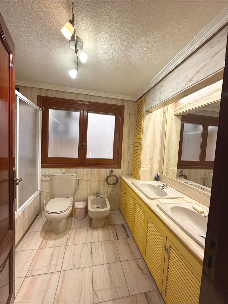 6 soveværelse Byhus til salg i Novelda med swimmingpool garage - € 435.000 (Ref: 9230982)