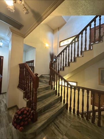 6 bedroom Townhouse for sale in Novelda with pool garage - € 435,000 (Ref: 9230982)