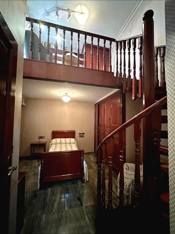 6 bedroom Townhouse for sale in Novelda with pool garage - € 435,000 (Ref: 9230982)