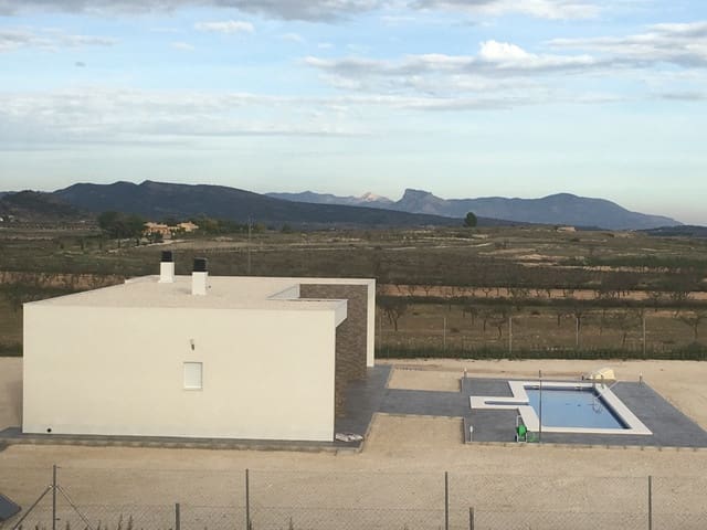 3 bedroom Villa for sale in Pinoso with pool garage - € 398,000 (Ref: 9266478)