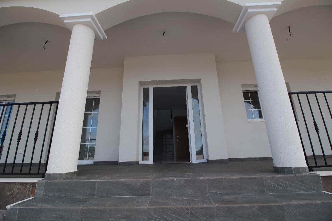 3 makuuhuone Huvila myytävänä paikassa Pinoso mukana uima-altaan 
autotalli - 449 000 € (Ref: 9266491)