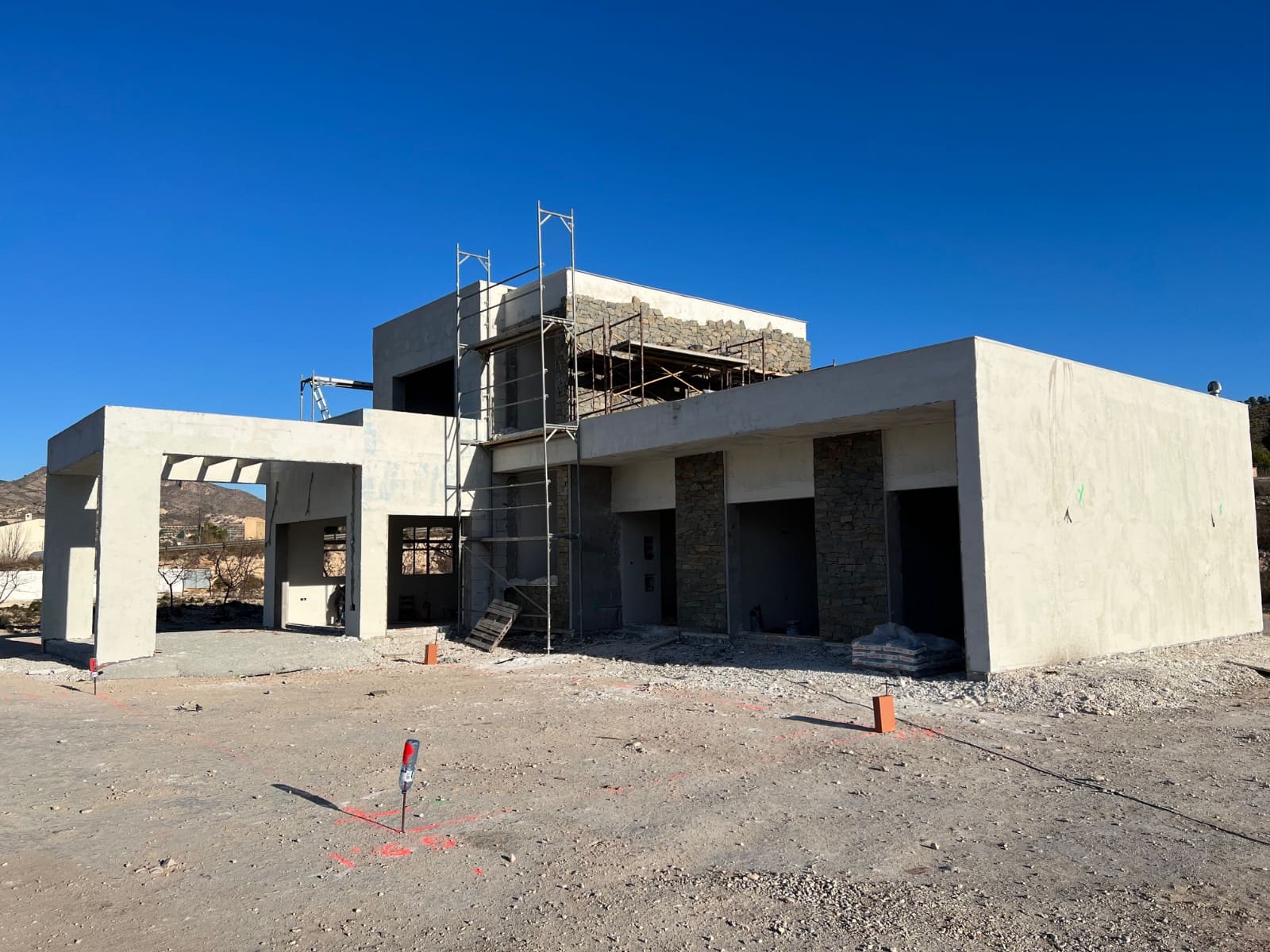 Chalet de 4 habitaciones en Aspe en venta con piscina - 465.000 € (Ref: 9266492)