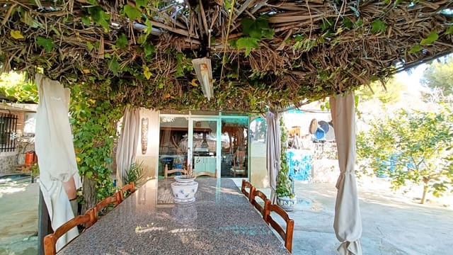 4 soveværelse Finca/Landehus til salg i La Romana med swimmingpool - € 320.000 (Ref: 9288181)