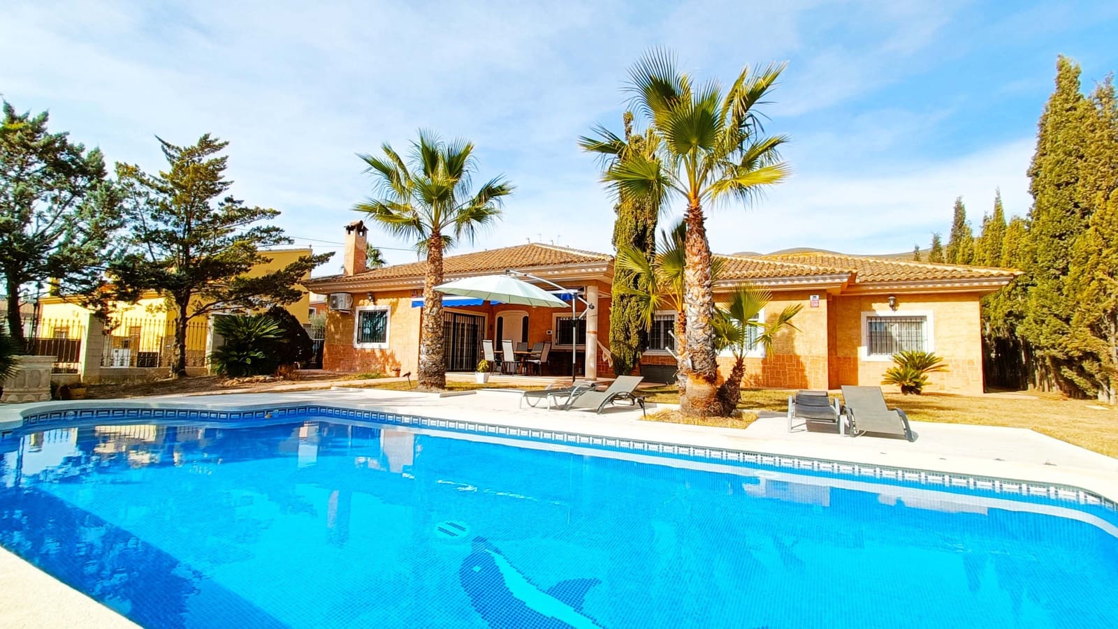 5 soveværelse Finca/Landehus til salg i Hondon de los Frailes med swimmingpool garage - € 369.550 (Ref: 9324313)