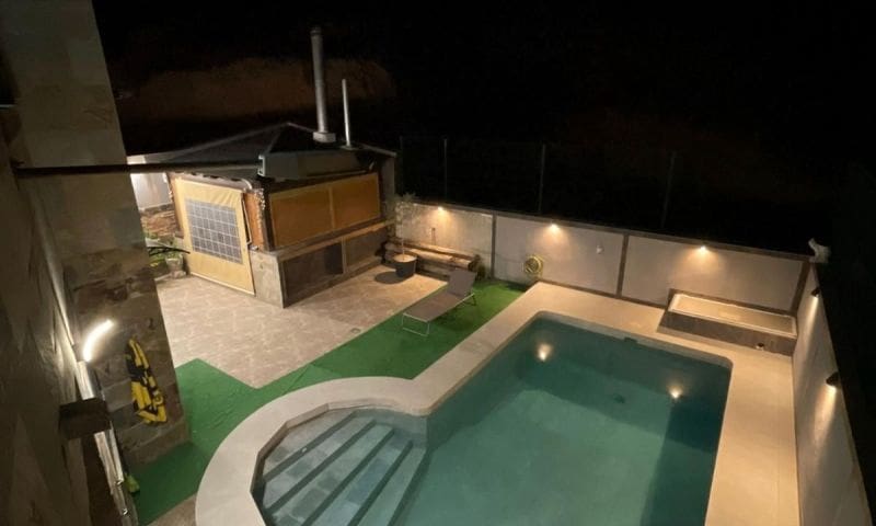 8 soverom Villa til salgs i Redovan med svømmebasseng garasje - € 489 000 (Ref: 9324344)