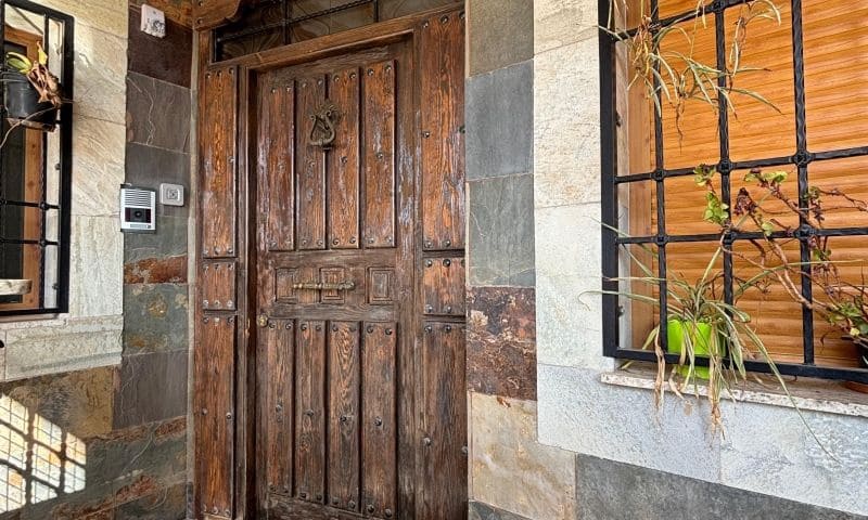 8 soverom Villa til salgs i Redovan med svømmebasseng garasje - € 489 000 (Ref: 9324344)