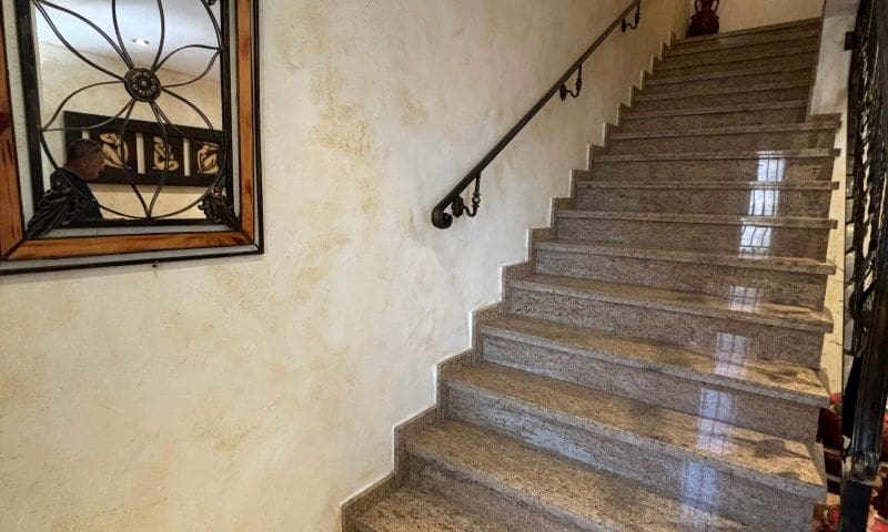 8 soverom Villa til salgs i Redovan med svømmebasseng garasje - € 489 000 (Ref: 9324344)