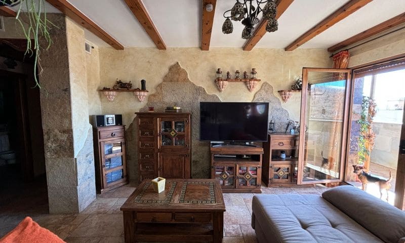 8 soverom Villa til salgs i Redovan med svømmebasseng garasje - € 489 000 (Ref: 9324344)