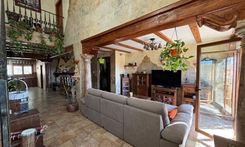 8 soverom Villa til salgs i Redovan med svømmebasseng garasje - € 489 000 (Ref: 9324344)