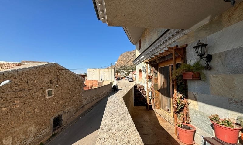 8 soverom Villa til salgs i Redovan med svømmebasseng garasje - € 489 000 (Ref: 9324344)