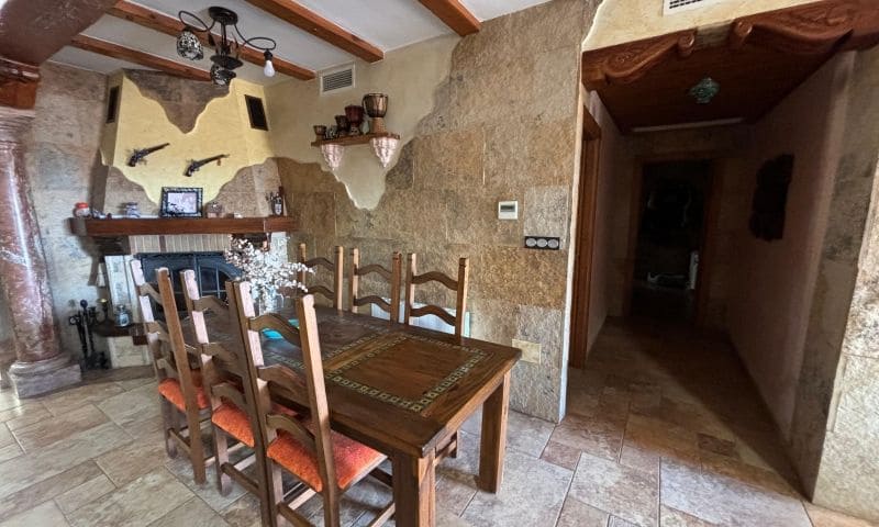 8 soverom Villa til salgs i Redovan med svømmebasseng garasje - € 489 000 (Ref: 9324344)