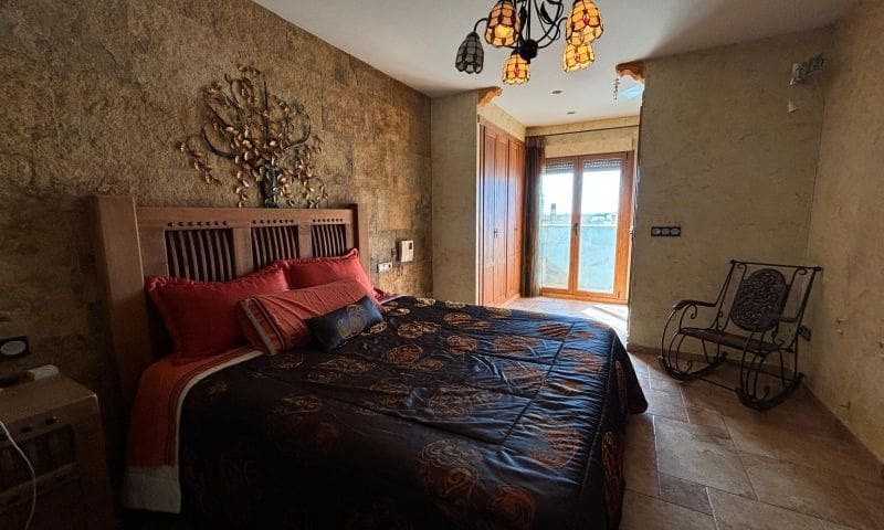 8 soverom Villa til salgs i Redovan med svømmebasseng garasje - € 489 000 (Ref: 9324344)