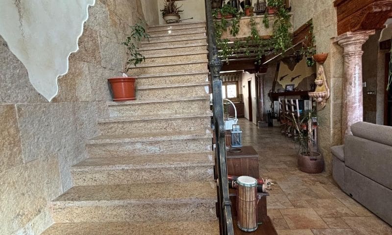 8 soverom Villa til salgs i Redovan med svømmebasseng garasje - € 489 000 (Ref: 9324344)