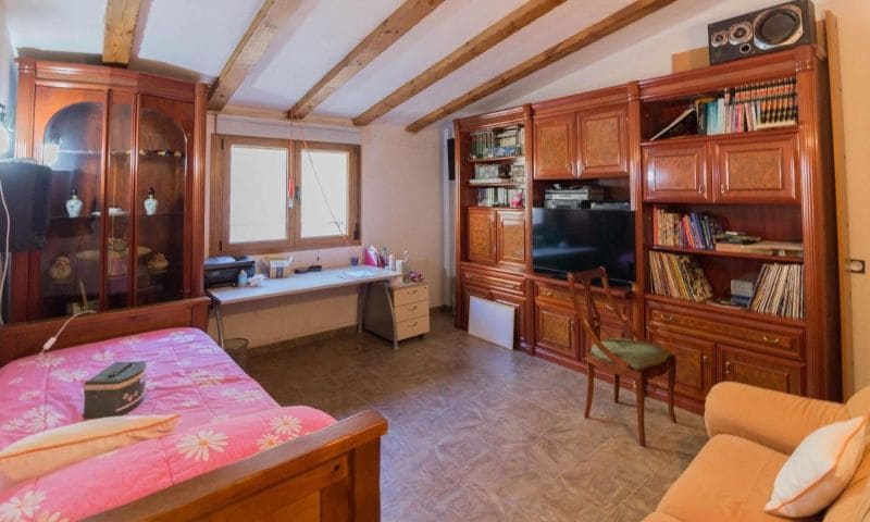 8 soverom Villa til salgs i Redovan med svømmebasseng garasje - € 489 000 (Ref: 9324344)