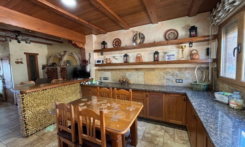 8 soverom Villa til salgs i Redovan med svømmebasseng garasje - € 489 000 (Ref: 9324344)