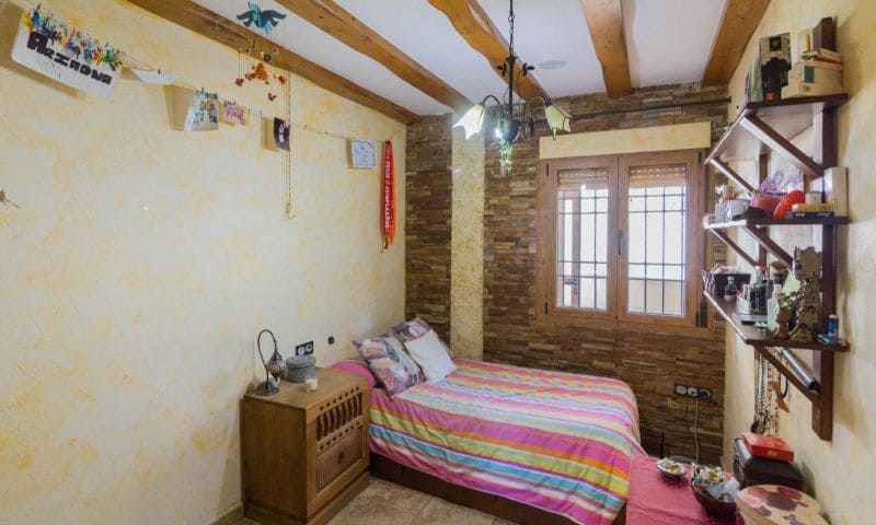 8 soverom Villa til salgs i Redovan med svømmebasseng garasje - € 489 000 (Ref: 9324344)