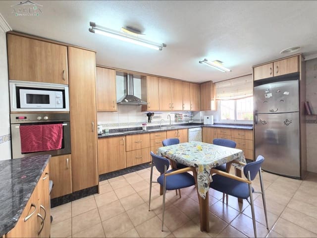 5 bedroom Townhouse for sale in Monóvar / Monóver with garage - € 195,000 (Ref: 9393979)