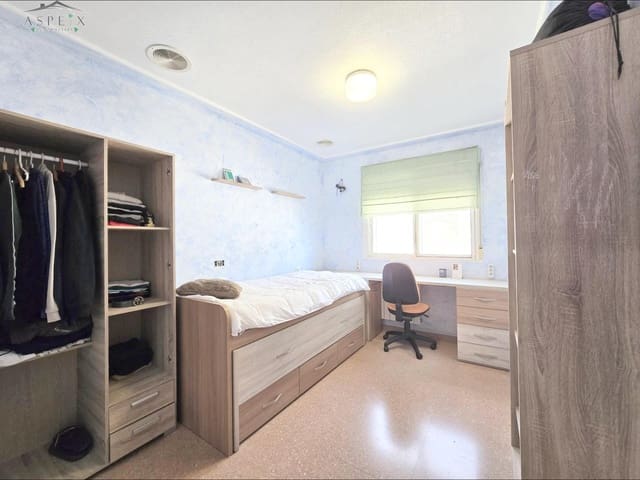 5 bedroom Townhouse for sale in Monóvar / Monóver with garage - € 195,000 (Ref: 9393979)