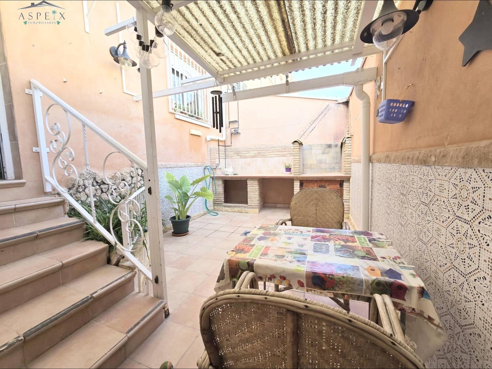 5 bedroom Townhouse for sale in Monovar / Monover with garage - € 195,000 (Ref: 9393979)