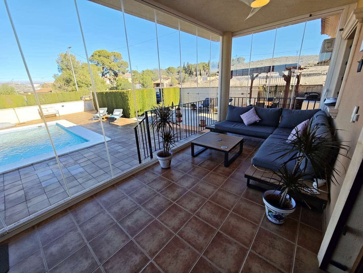 3 soveværelse Finca/Landehus til salg i Pinoso med swimmingpool - € 259.995 (Ref: 9441877)