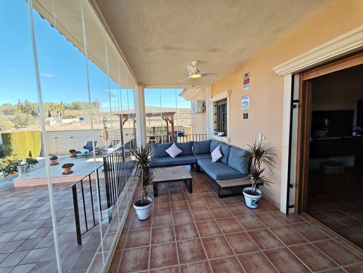 3 soveværelse Finca/Landehus til salg i Pinoso med swimmingpool - € 259.995 (Ref: 9441877)