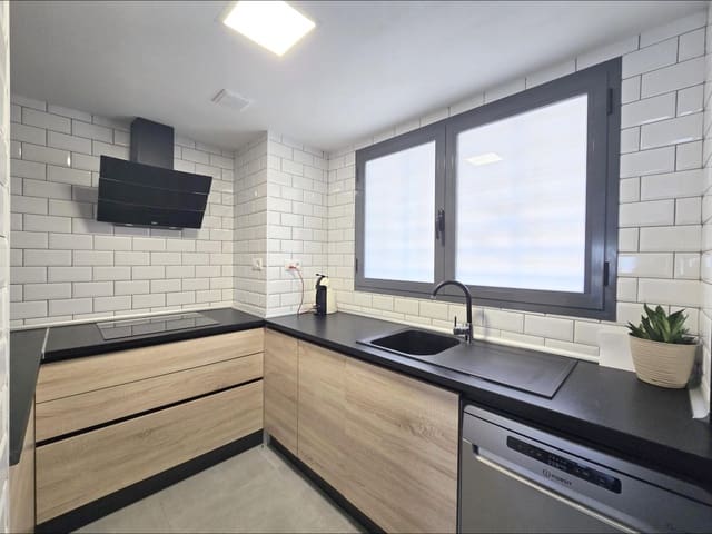 Casa de 3 habitaciones en Aspe en venta - 182.000 € (Ref: 9486759)