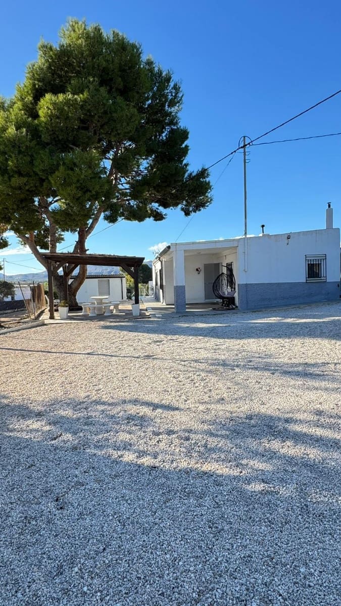 4 soveværelse Finca/Landehus til salg i La Romana med swimmingpool - € 245.000 (Ref: 9486760)