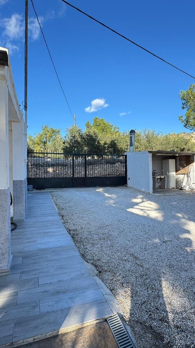 4 soveværelse Finca/Landehus til salg i La Romana med swimmingpool - € 245.000 (Ref: 9486760)