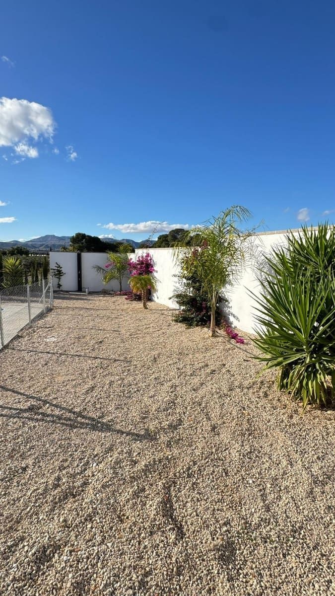 4 soveværelse Finca/Landehus til salg i La Romana med swimmingpool - € 245.000 (Ref: 9486760)