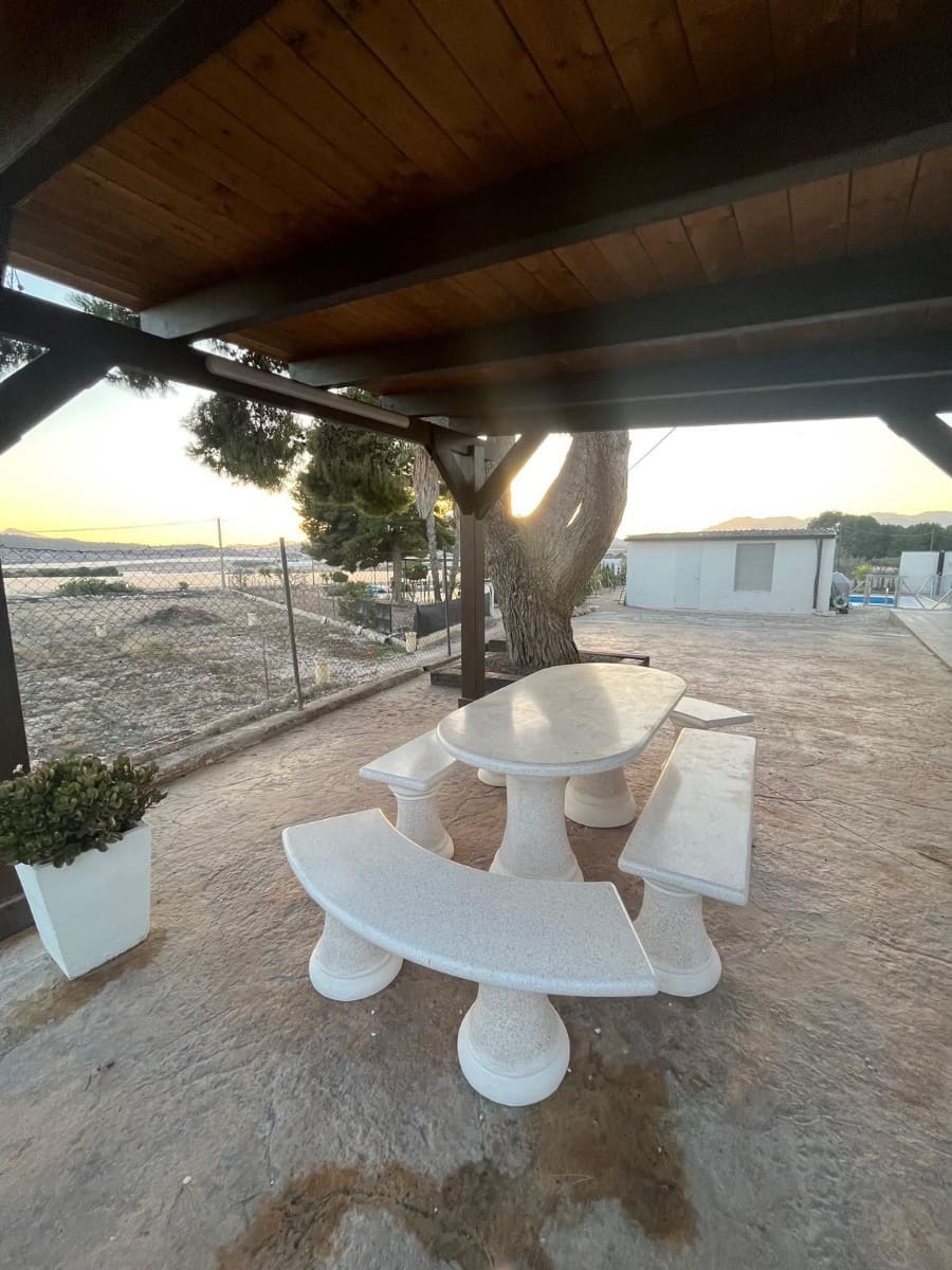 4 soveværelse Finca/Landehus til salg i La Romana med swimmingpool - € 245.000 (Ref: 9486760)