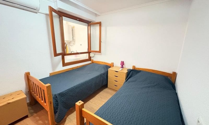 Apartamento de 2 habitaciones en Torrevieja en venta con garaje - 165.000 € (Ref: 9664041)