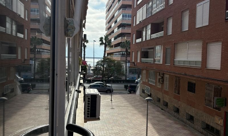 Apartamento de 2 habitaciones en Torrevieja en venta con garaje - 165.000 € (Ref: 9664041)