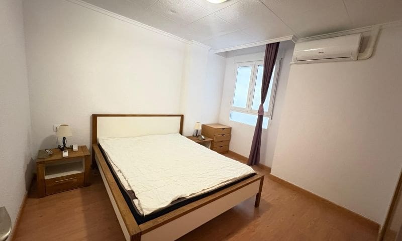 Apartamento de 2 habitaciones en Torrevieja en venta con garaje - 165.000 € (Ref: 9664041)