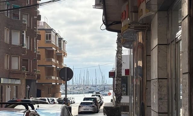 Apartamento de 2 habitaciones en Playa del Acequión, Torrevieja en venta con garaje - 165.000 € (Ref: 9664041)