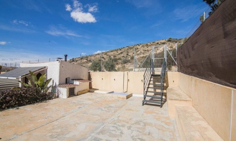 Chalet de 3 habitaciones en Elche / Elx en venta con piscina - 550.000 € (Ref: 9730392)