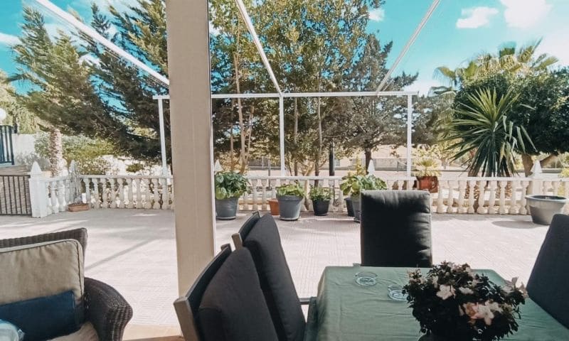 Chalet de 3 habitaciones en Elche / Elx en venta con piscina - 550.000 € (Ref: 9730392)