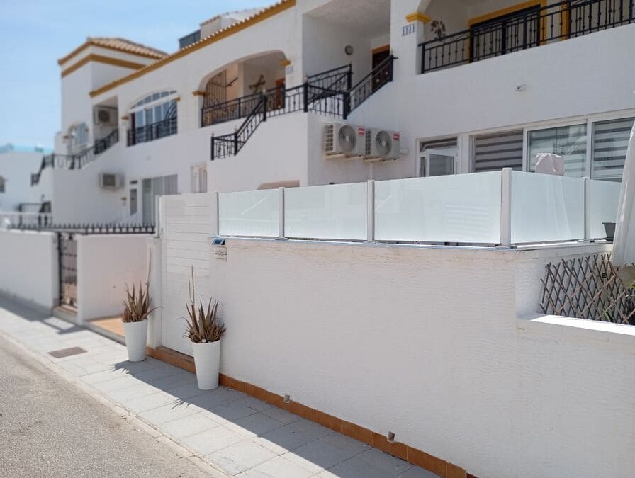 2 Zimmer Apartment zu verkaufen in Vistabella - 132.000 € (Ref: 9888271)