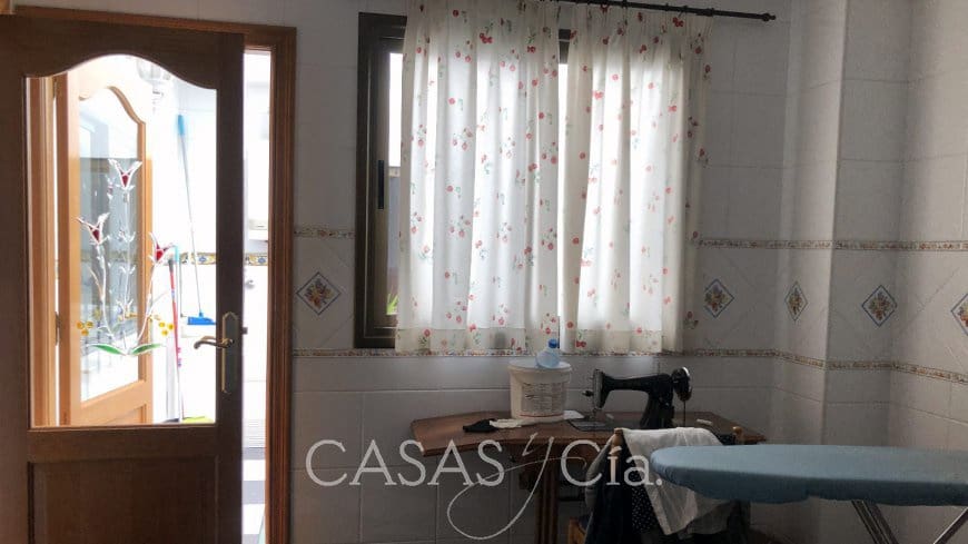 7 chambre Maison de Ville à vendre à Oliva avec garage - 285 000 € (Ref: 6905301)