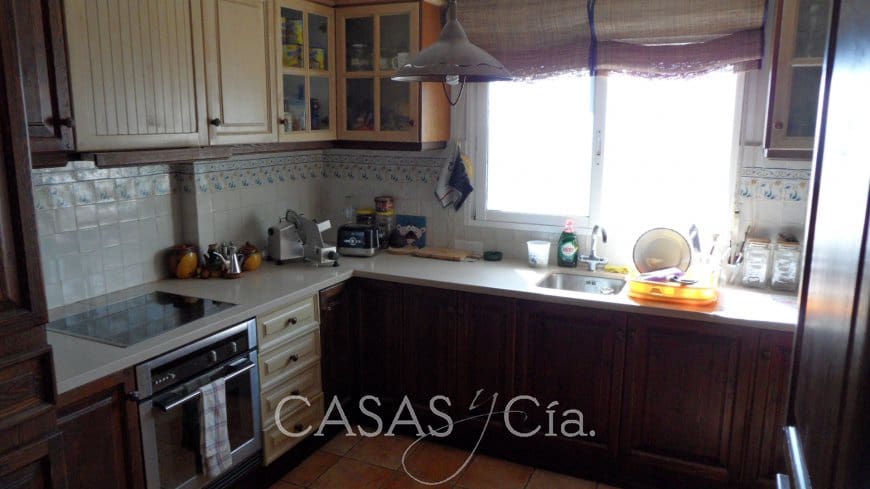 7 soverom Villa til salgs i Oliva med garasje - € 550 000 (Ref: 7337773)