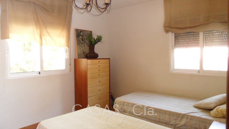 7 soverom Villa til salgs i Oliva med garasje - € 550 000 (Ref: 7337773)