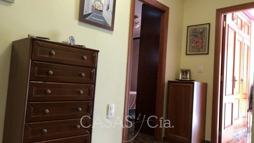 5 soveværelse Byhus til salg i Oliva med garage - € 249.950 (Ref: 7681820)