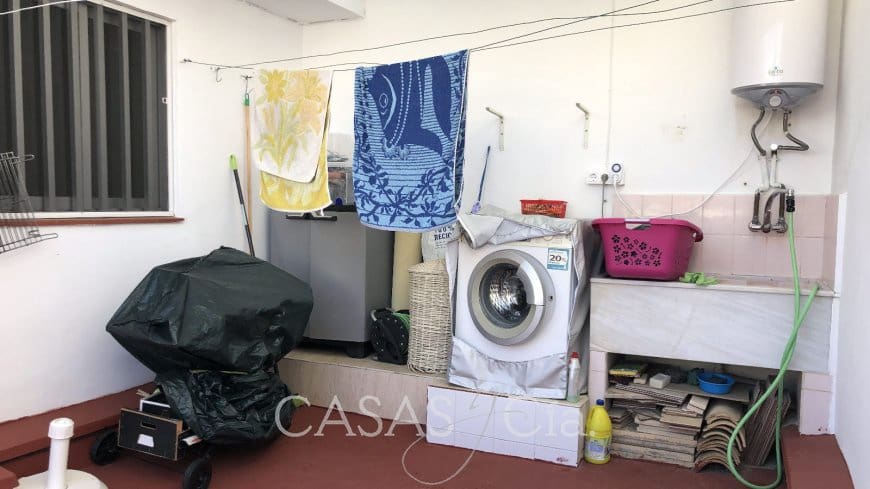 5 soveværelse Byhus til salg i Oliva med garage - € 249.950 (Ref: 7681820)